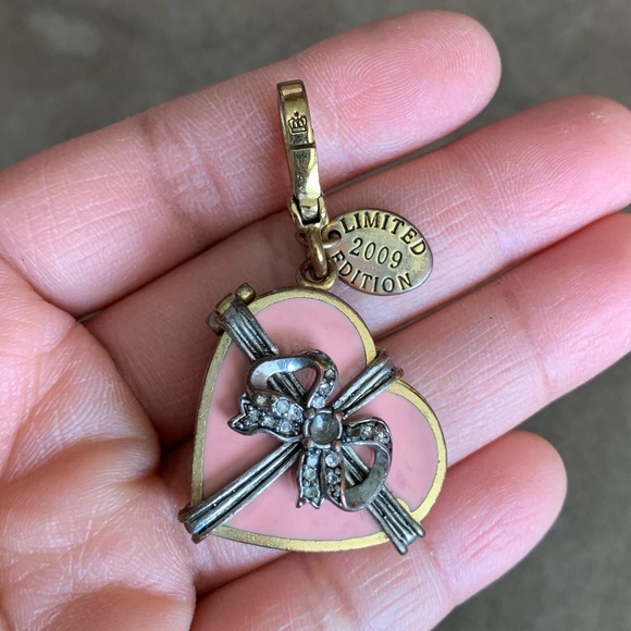 Retired Juicy Couture 2009 Limited Edition Valentine Box of Chocolates Charm - Picture 4 of 13